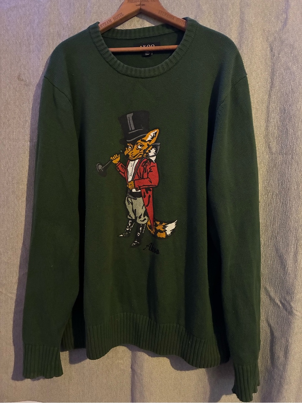 Akoo Men's Dark Green Crewneck Sweater with Fox Graphic